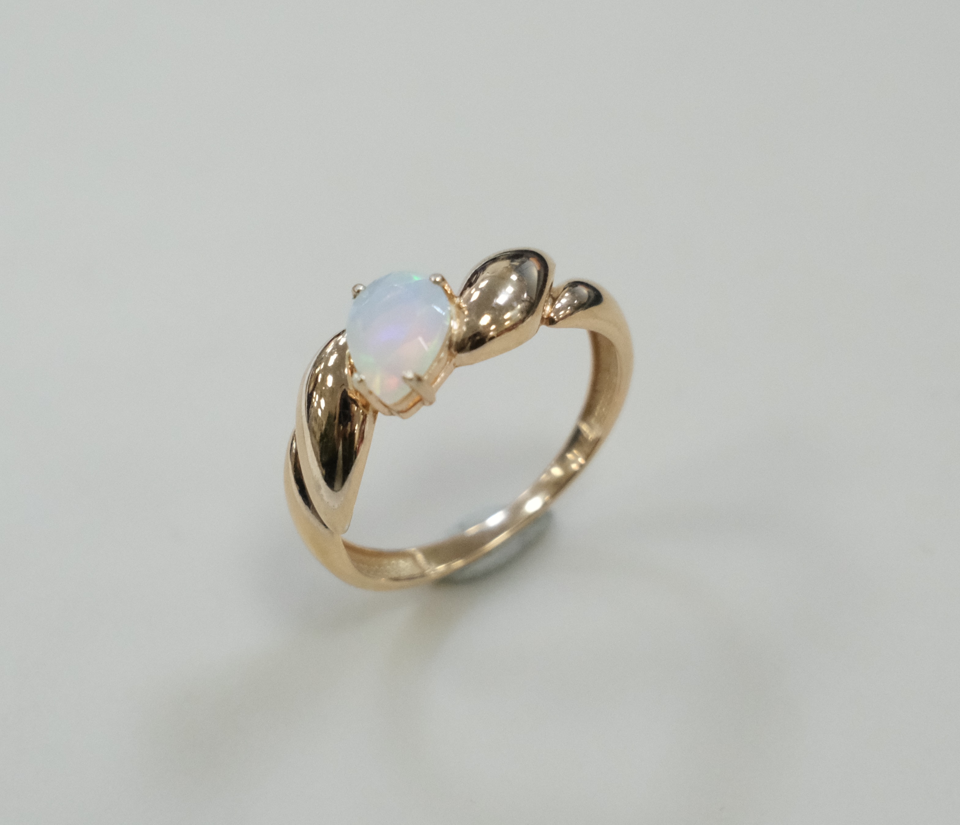 Серебряное кольцо с опалом